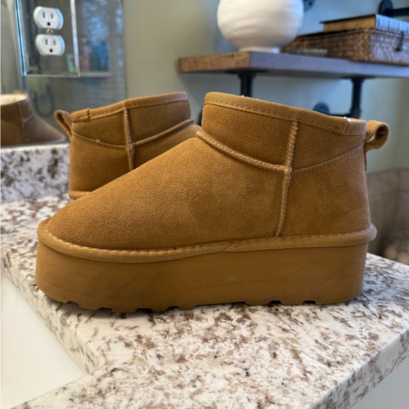 Cushionaire Hippy Platform Ankle Boot - Picture 6 of 9